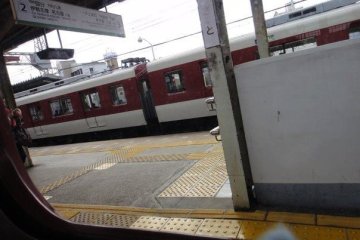 <p>รถไฟเจอาร์ ที่วิ่งไปทุกเมืองในประเทศญี่ปุ่น คืออีกหนึ่งพาหนะในการเดินทางออกนอกเมืองโอซากาของเราในทริปนี้</p>