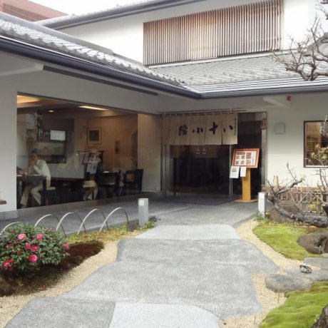  Kamakura’s Hato-koji Tearoom